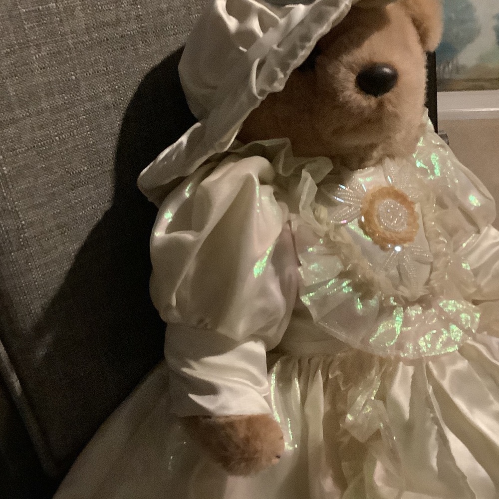 Bearly People Collectable Bridal Bear - Picture 4 of 10